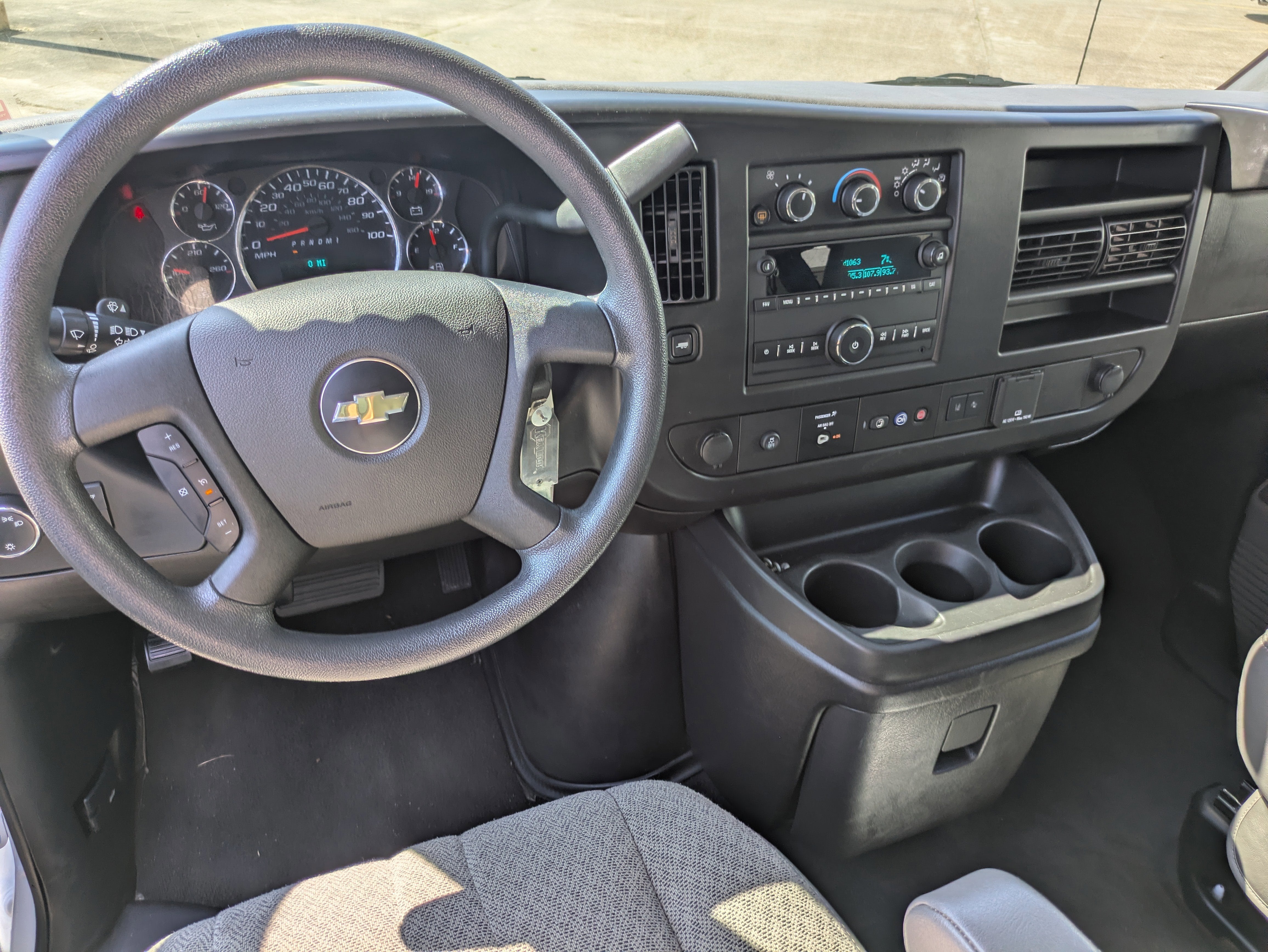 2023 Chevrolet Express Passenger 3500 1LT