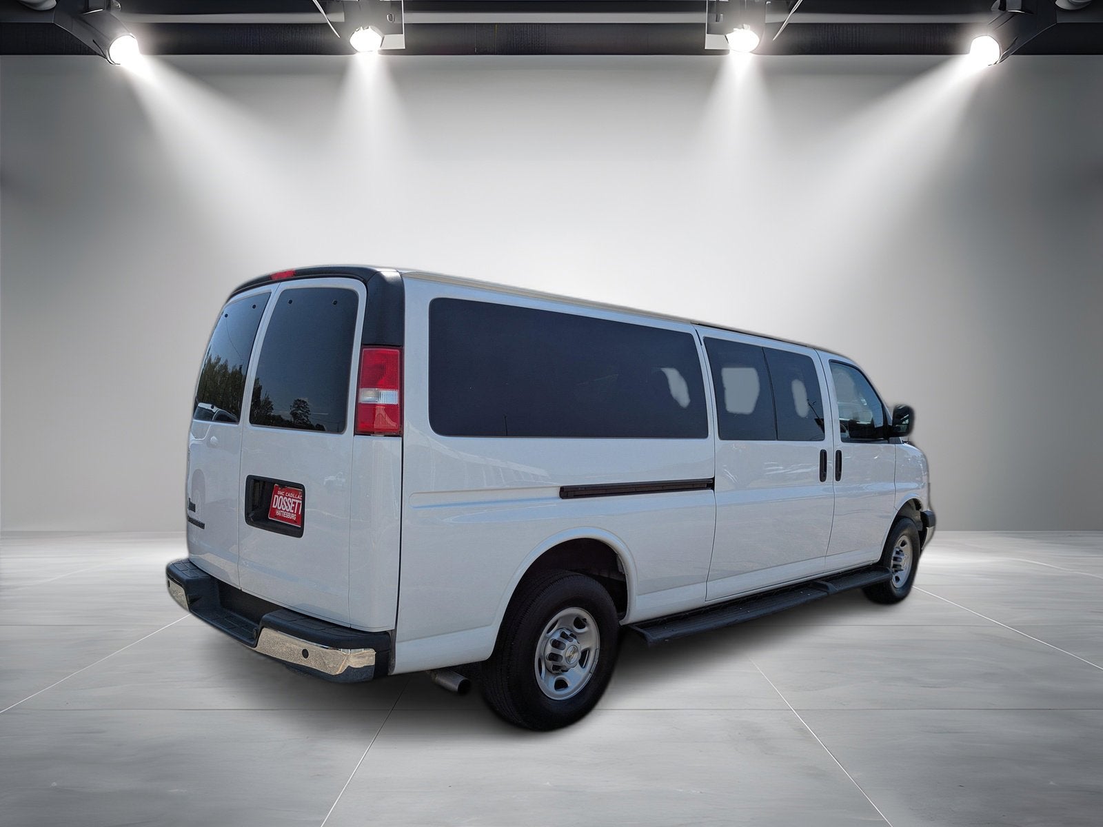 2023 Chevrolet Express Passenger 3500 1LT