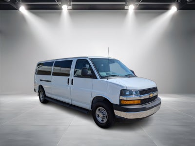 2023 Chevrolet Express Passenger 3500 1LT