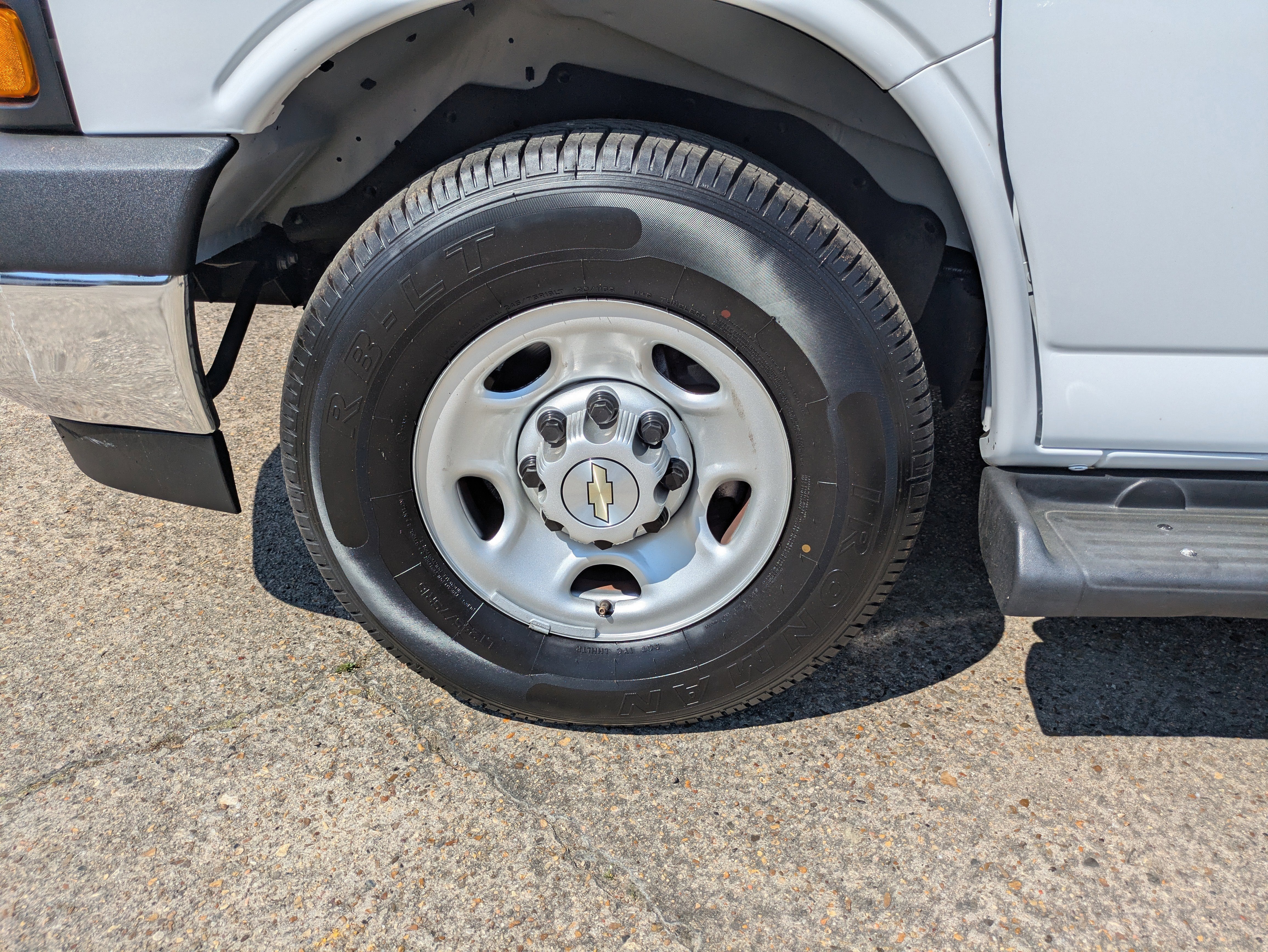 2023 Chevrolet Express Passenger 3500 1LT