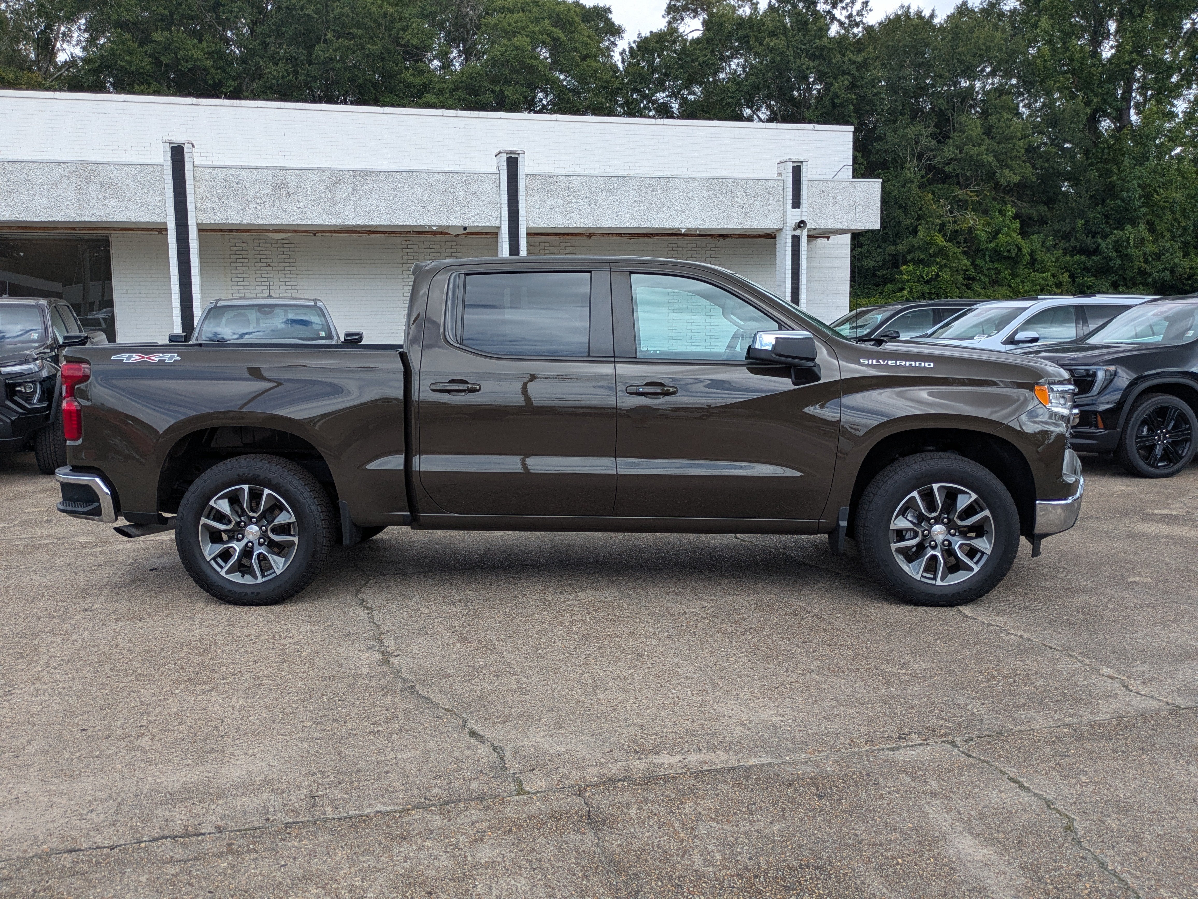 2023 Chevrolet Silverado 1500 LT (2FL)