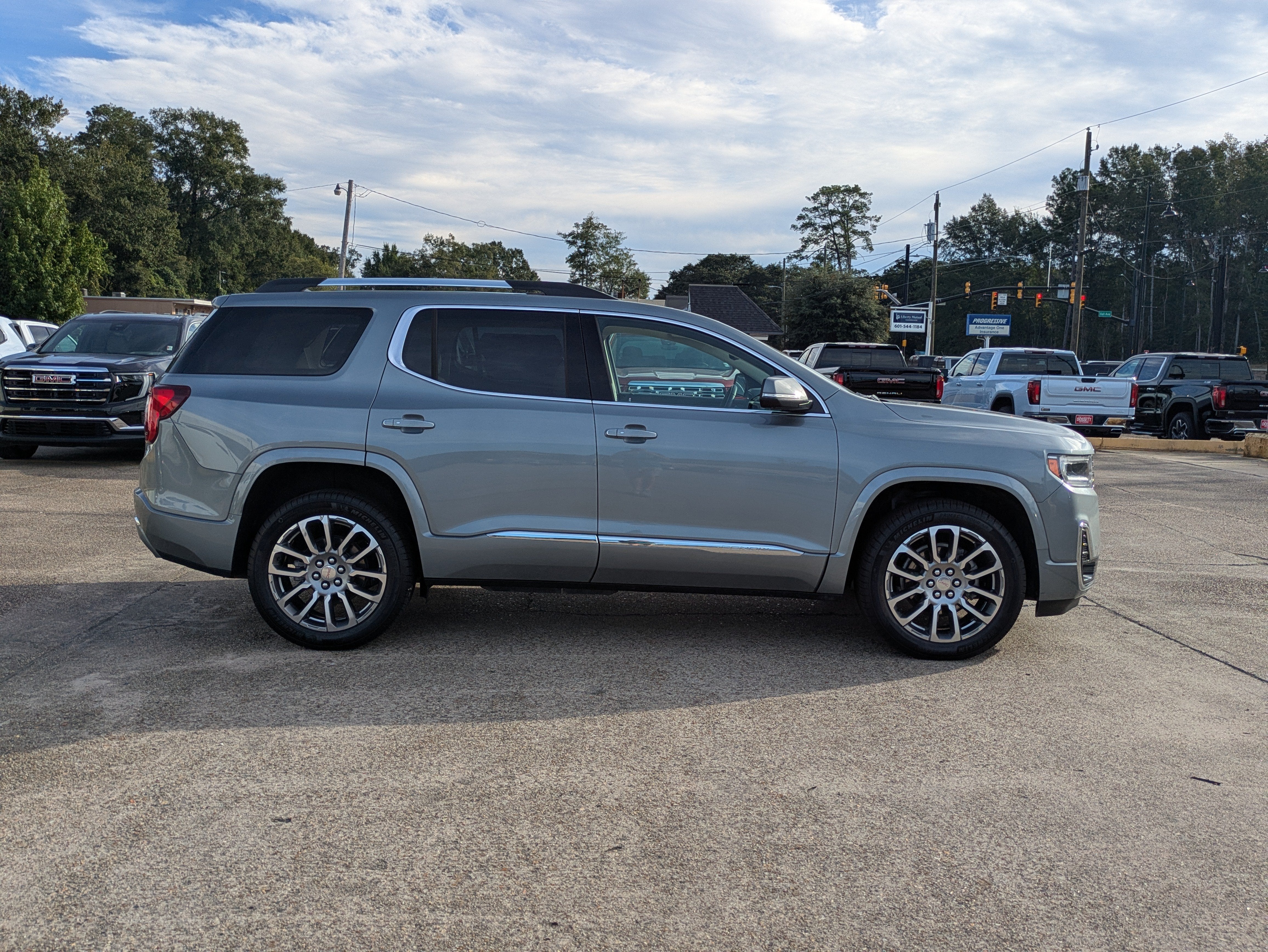 2023 GMC Acadia Denali