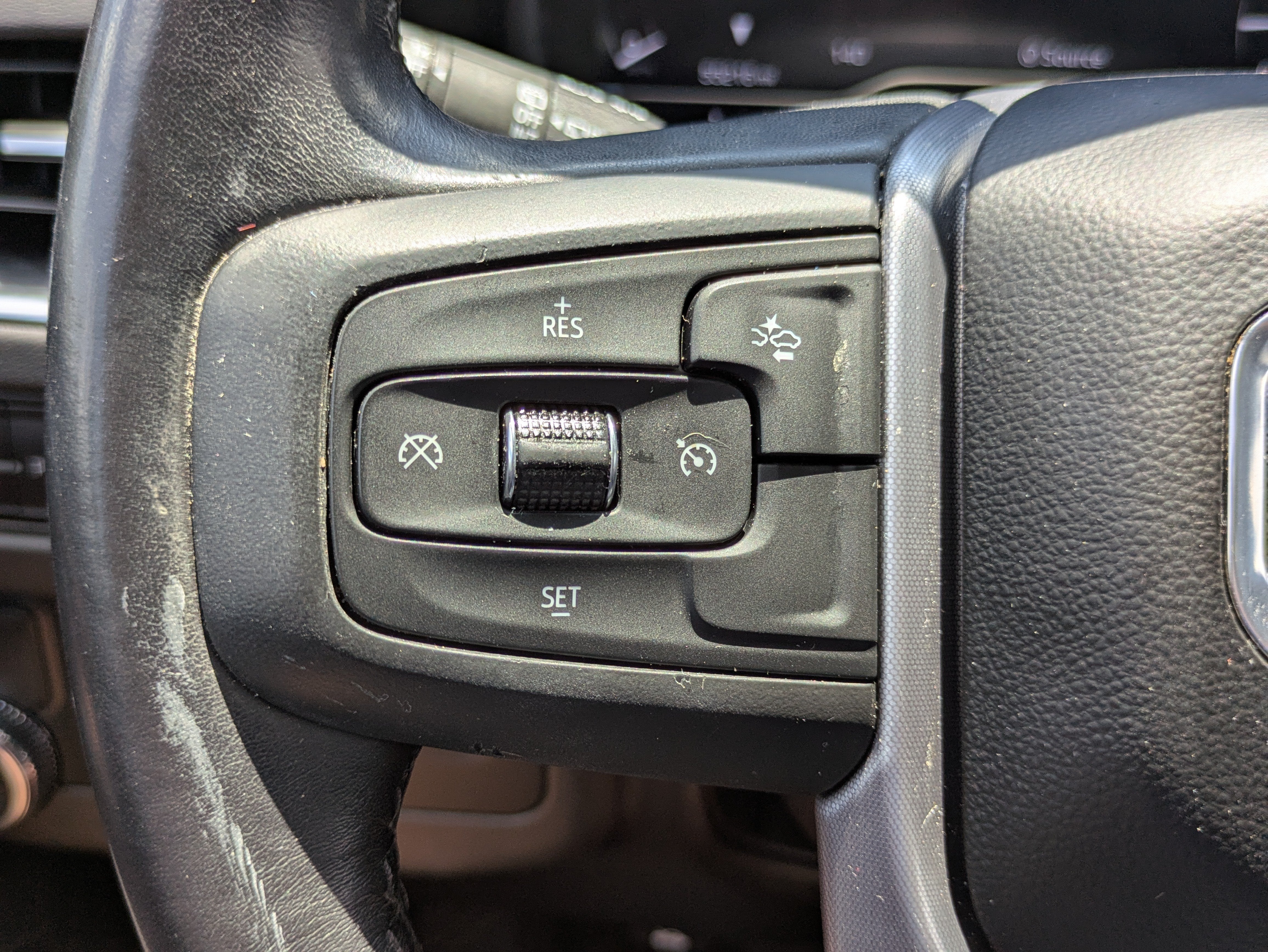 2023 GMC Yukon SLE