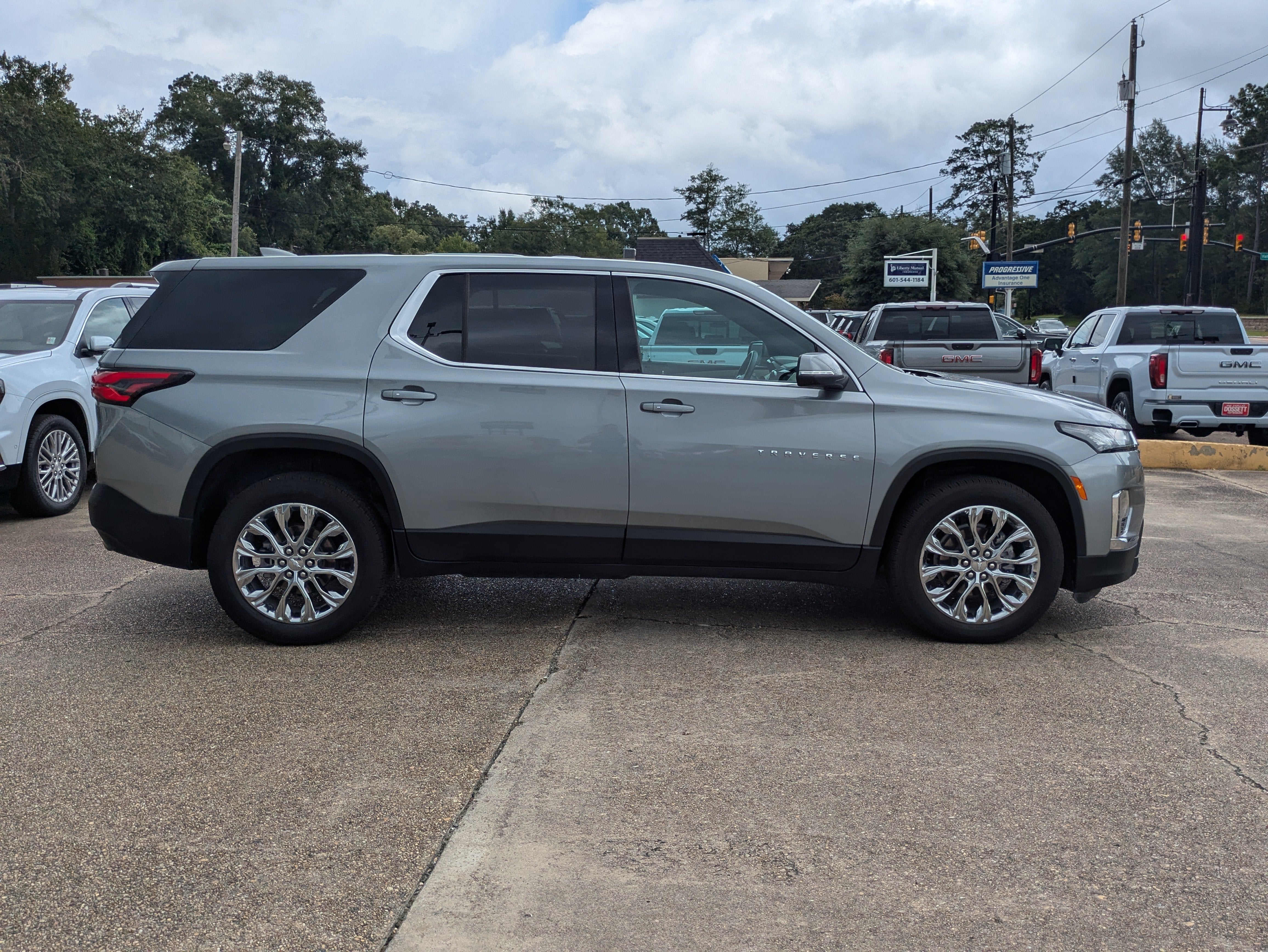 2023 Chevrolet Traverse LS