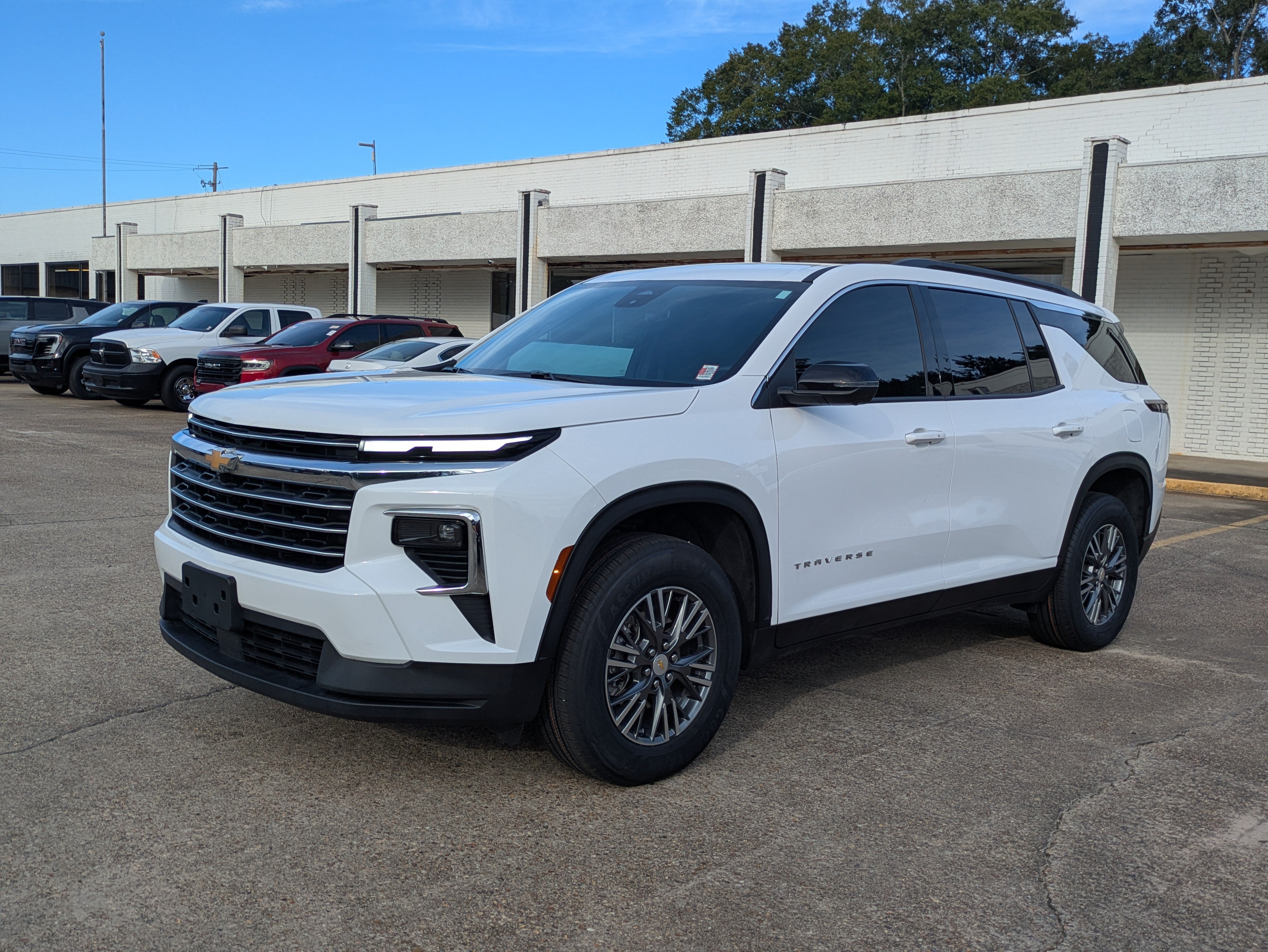 2025 Chevrolet Traverse LT