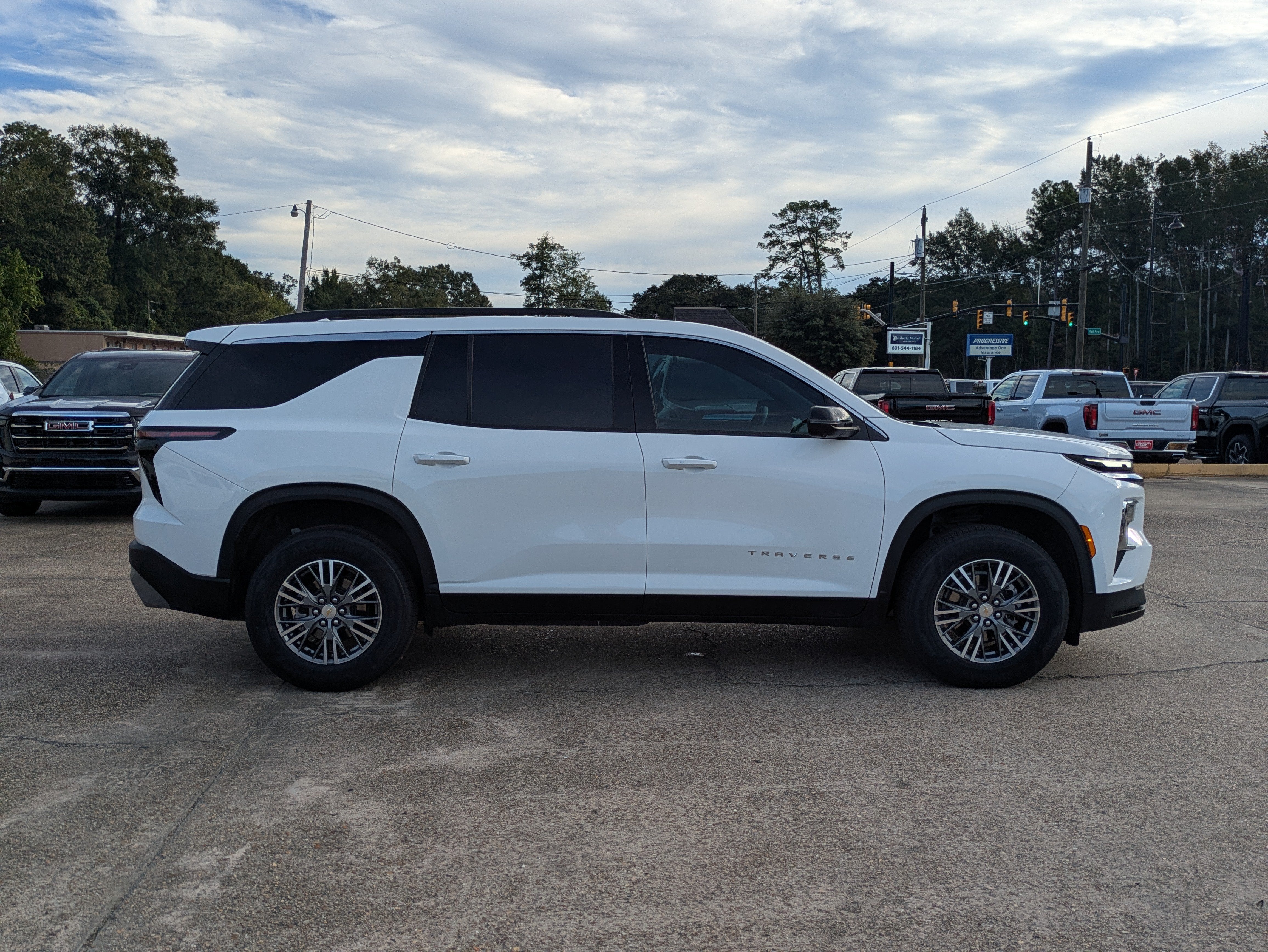 2025 Chevrolet Traverse LT