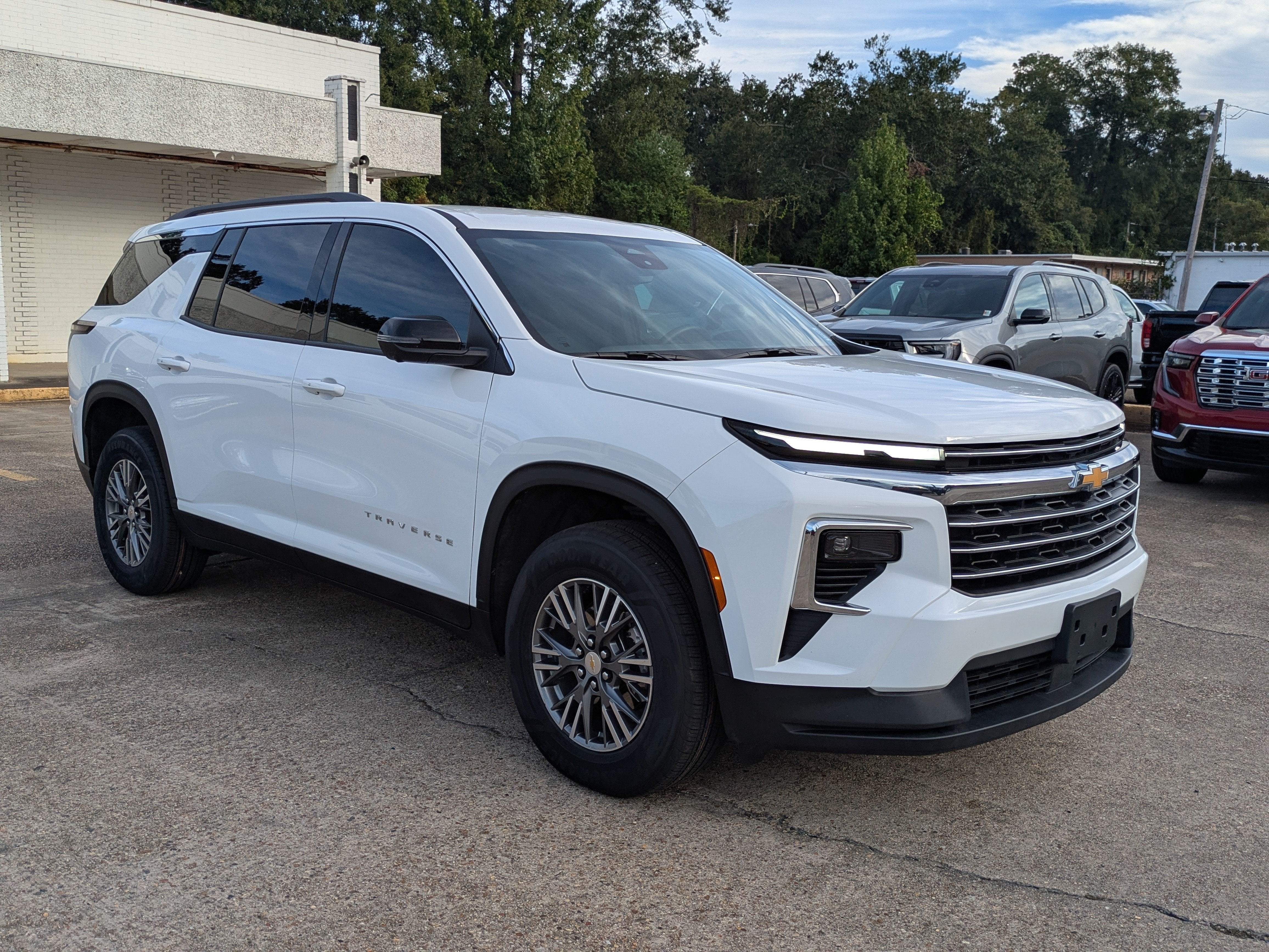2025 Chevrolet Traverse LT
