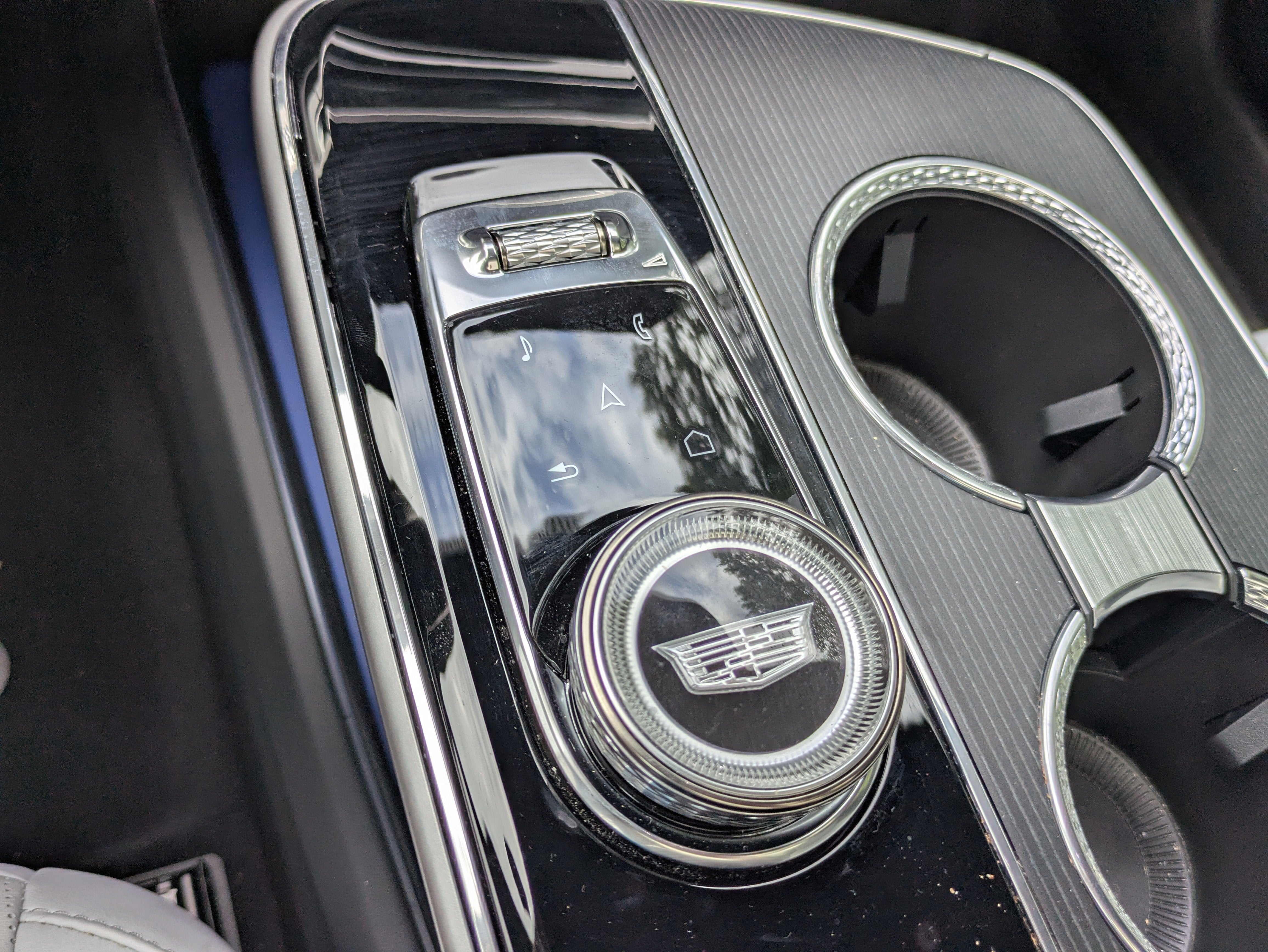 2024 Cadillac LYRIQ Luxury 1