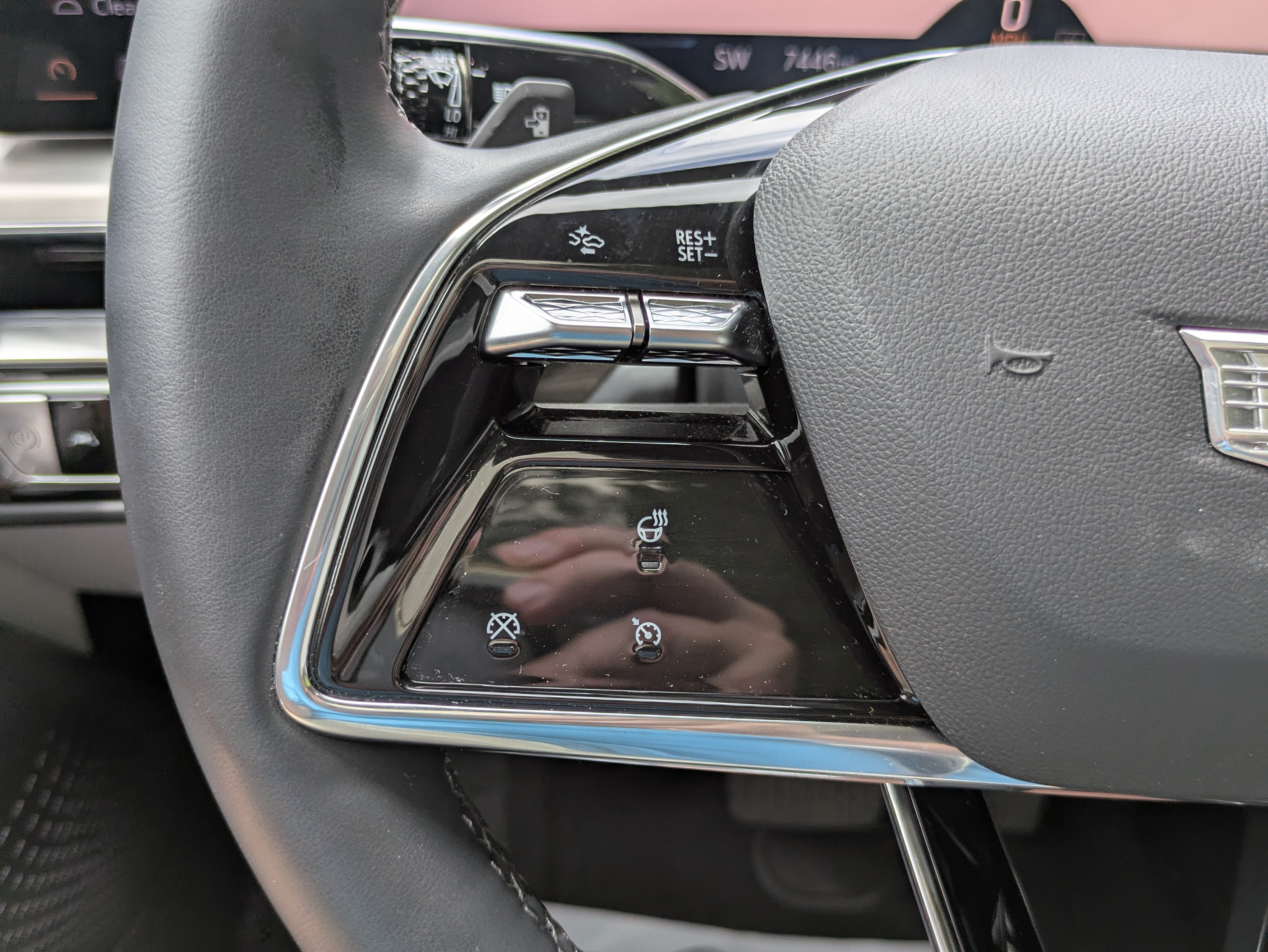 2024 Cadillac LYRIQ Luxury 1
