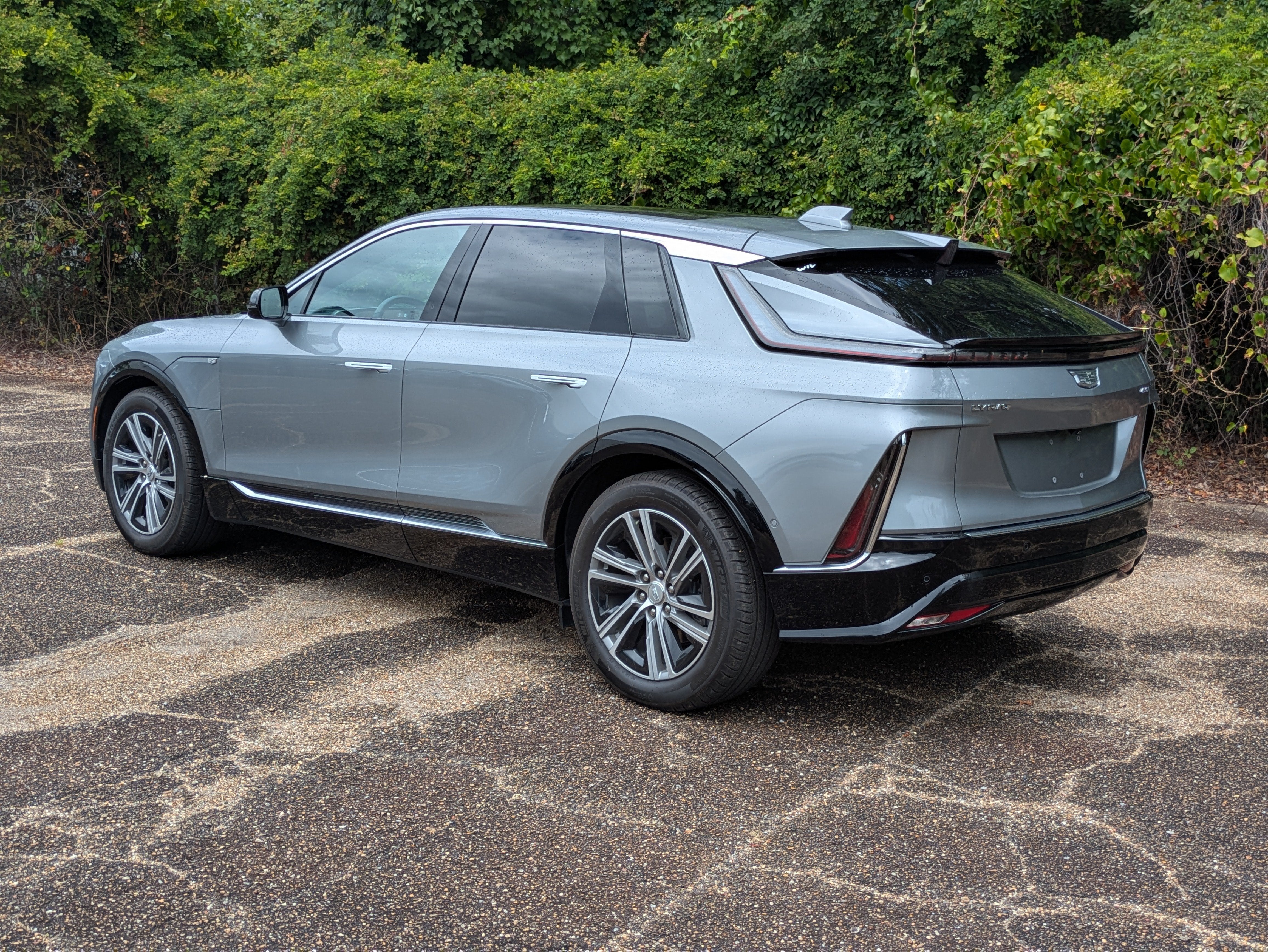 2024 Cadillac LYRIQ Luxury 1