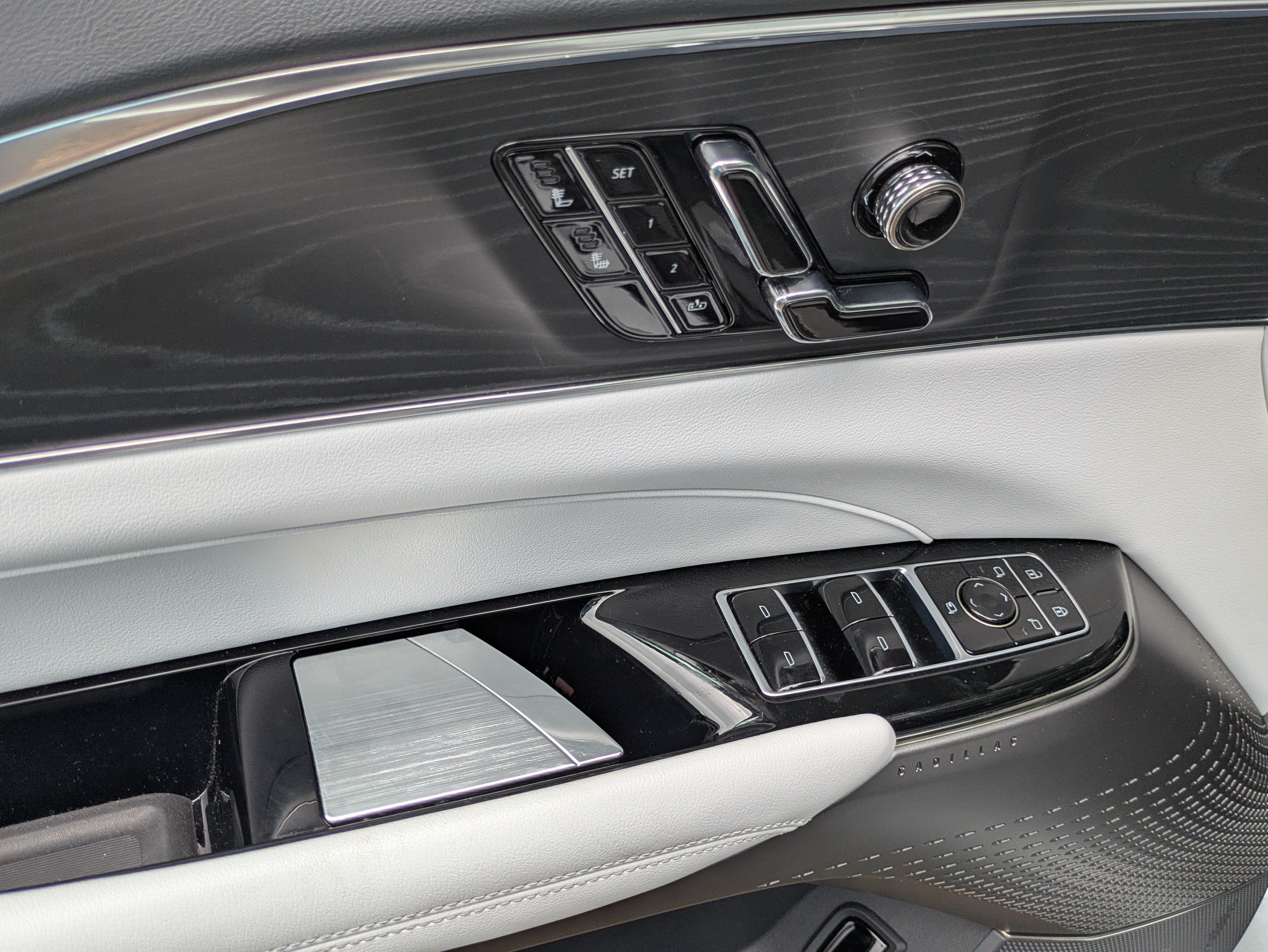 2024 Cadillac LYRIQ Luxury 1