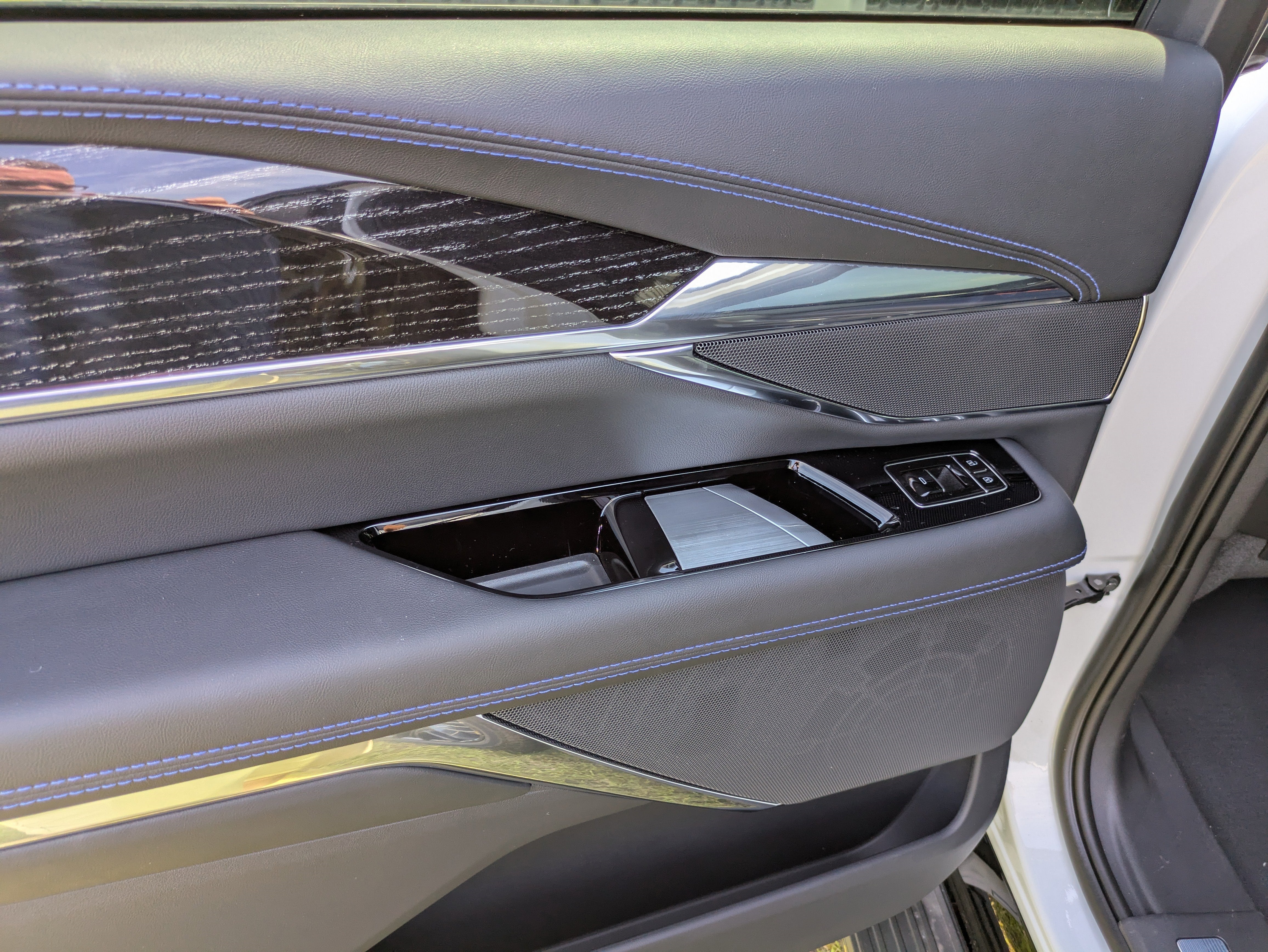 2025 Cadillac ESCALADE IQ Sport 1