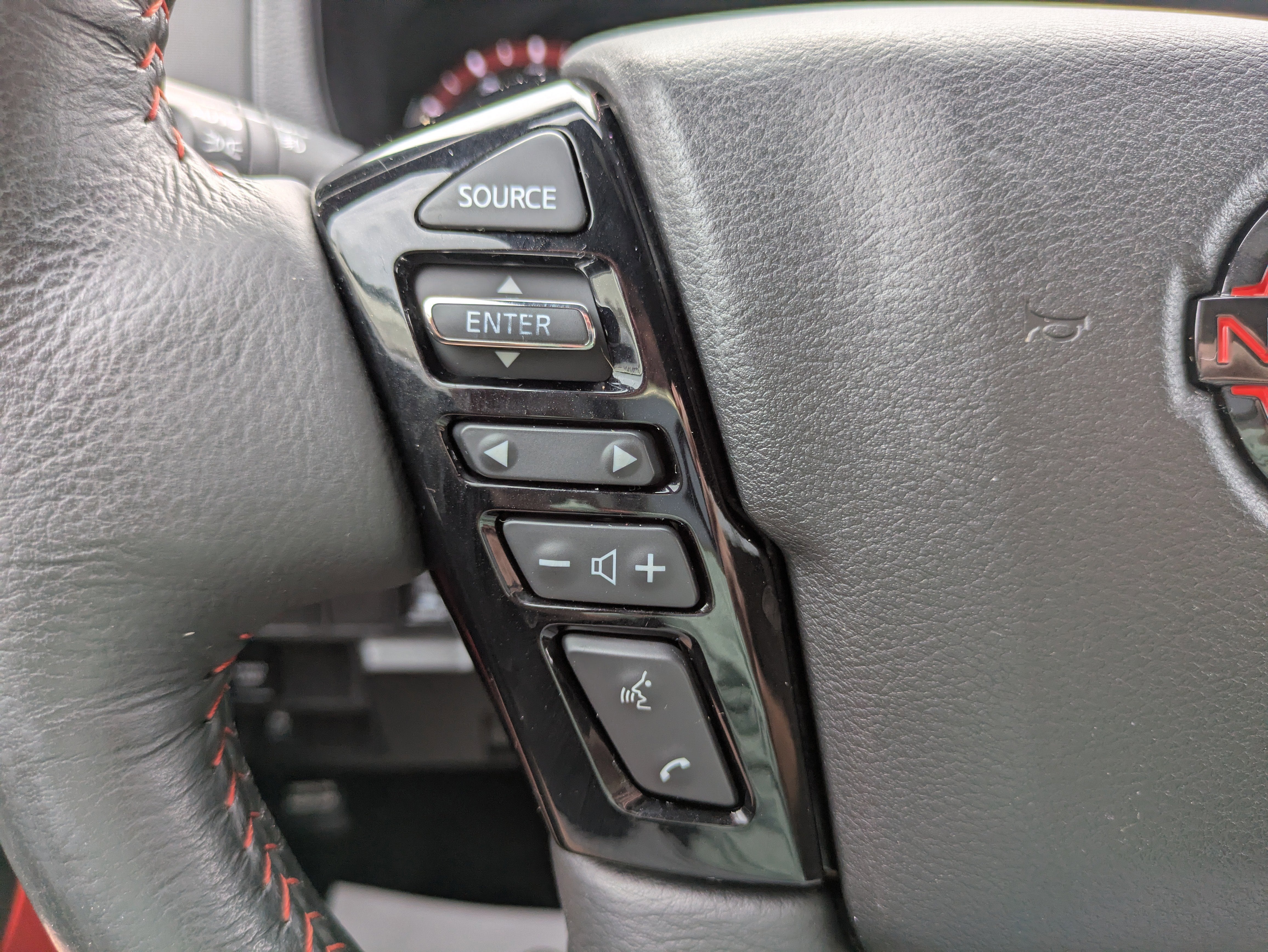 2024 Nissan Frontier Crew Cab PRO-X 4x2