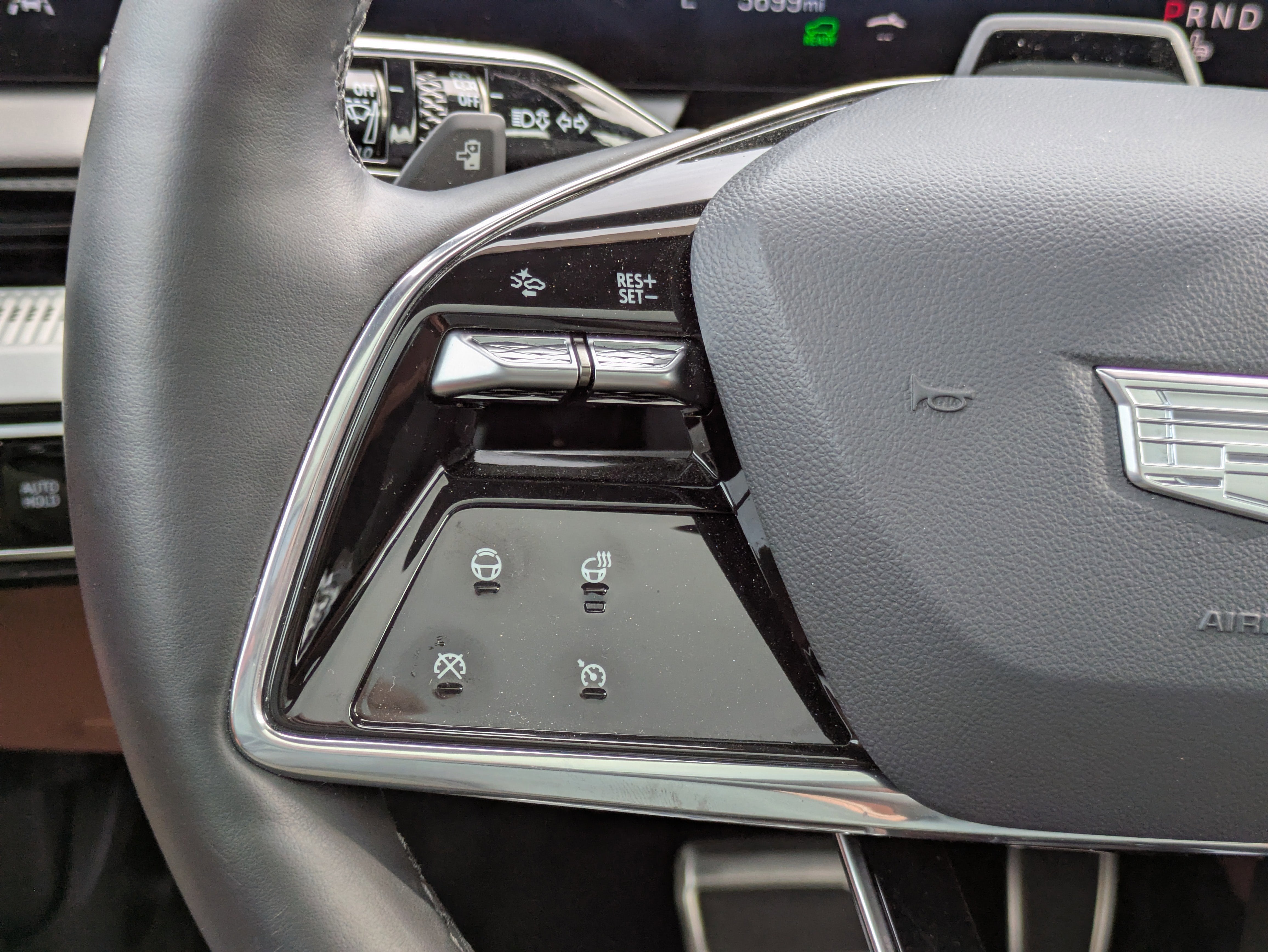 2025 Cadillac OPTIQ Luxury 2