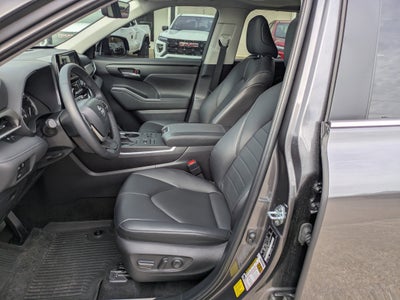 2024 Toyota Highlander LE