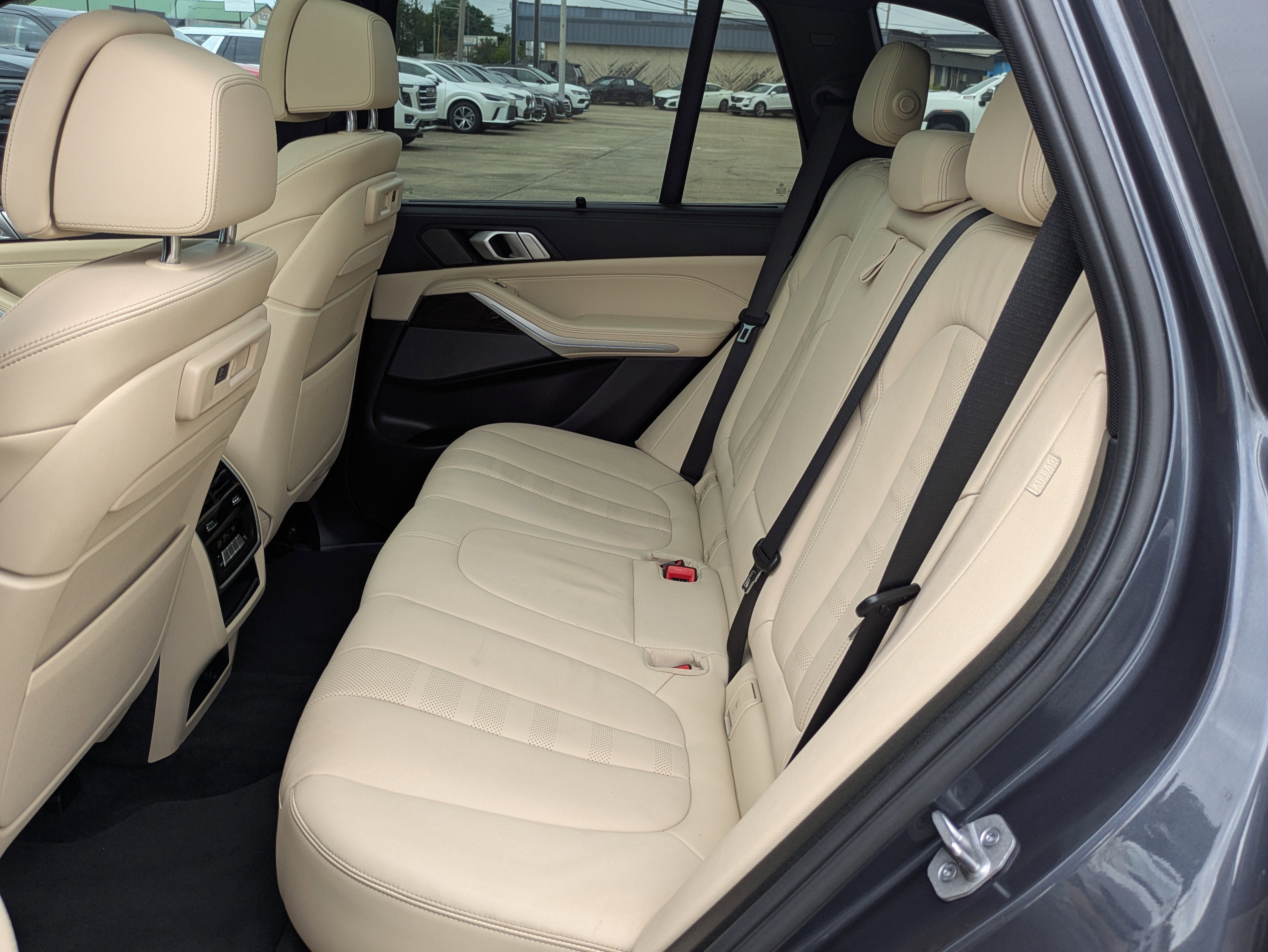 2022 BMW X5 M50i